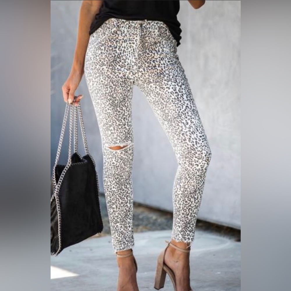 Oliviaceous Cheetah Print Skinny Jeans Size Medium